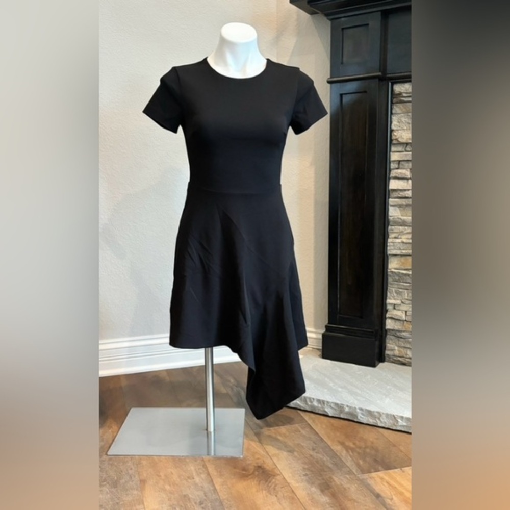 Slate & Willow Women's Sz 2 Drape Hem Black Zip Dress